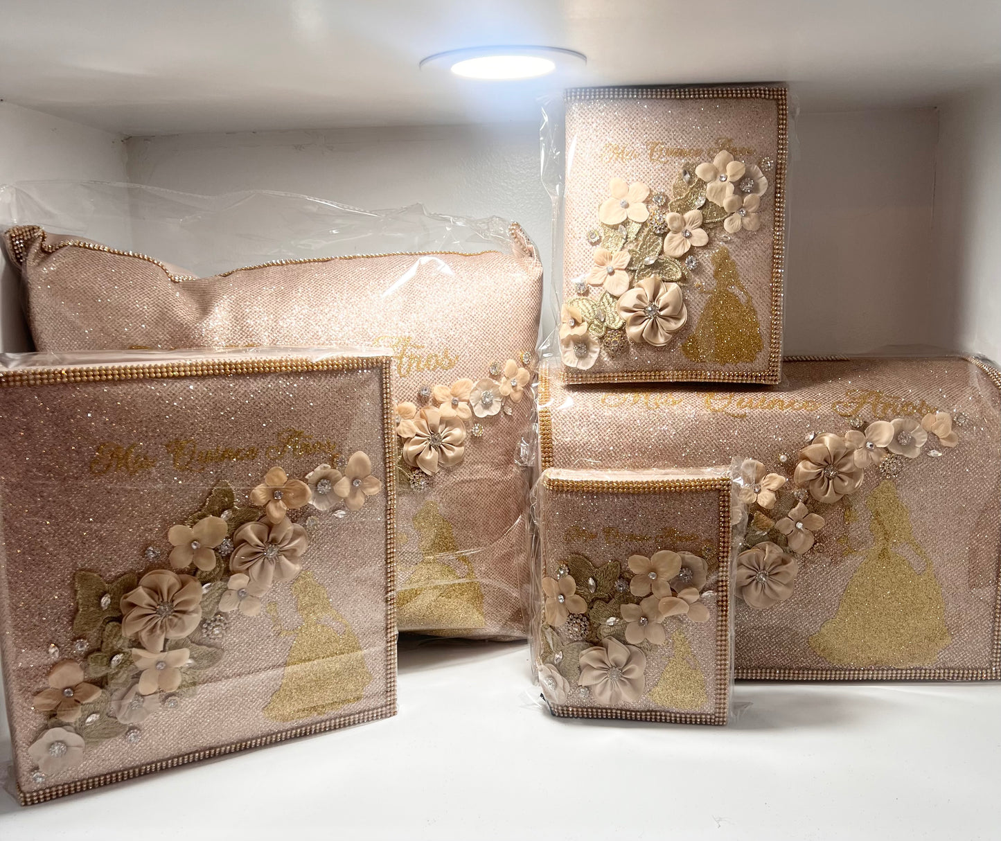 Champagne with gold accessories packet