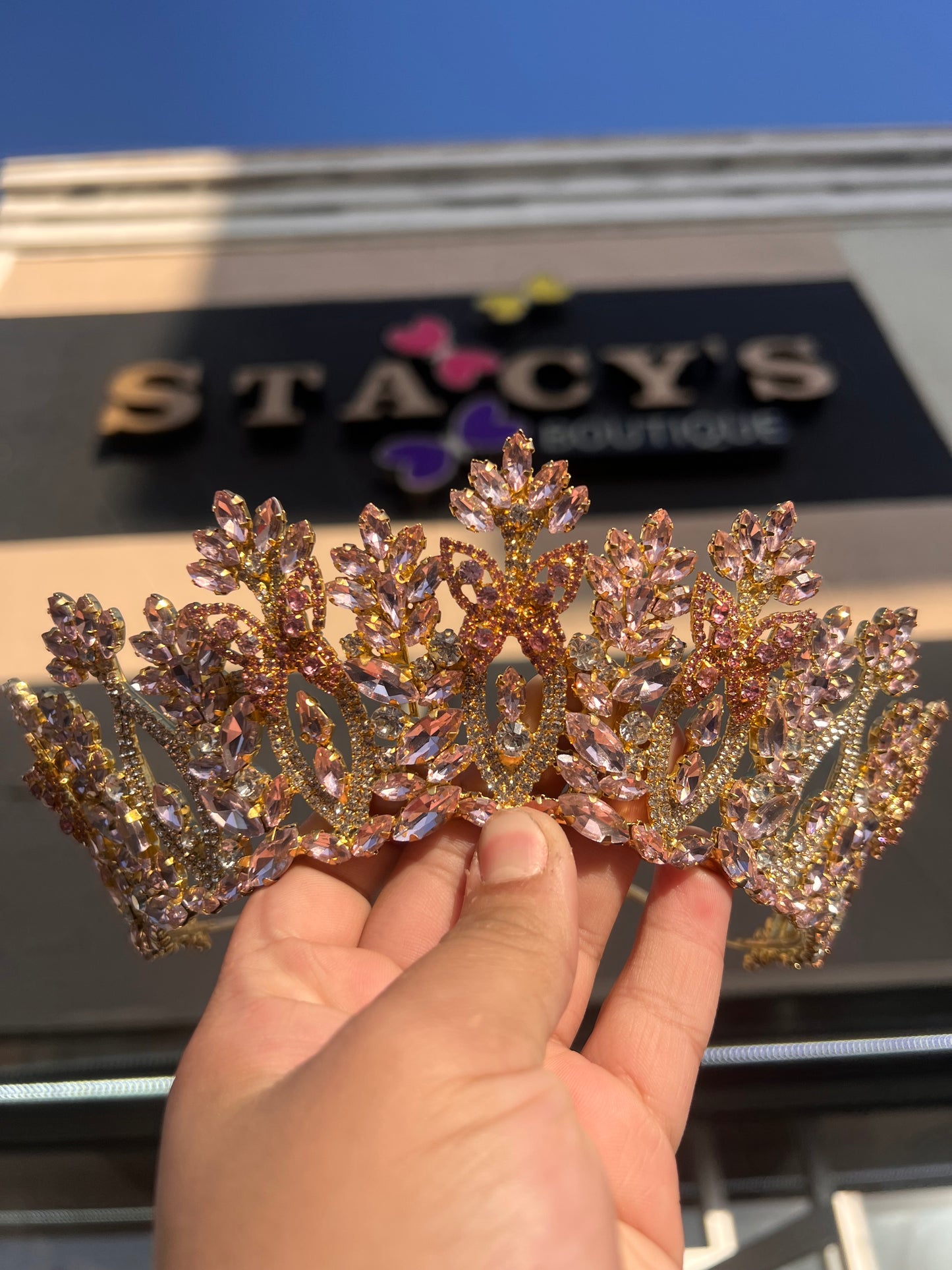 Pink with gold and butterfly’s 👑