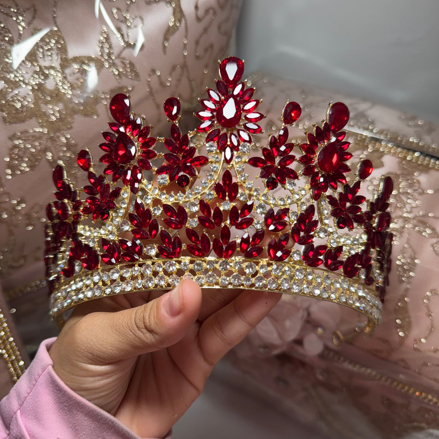 Burgundy gold crown 👑
