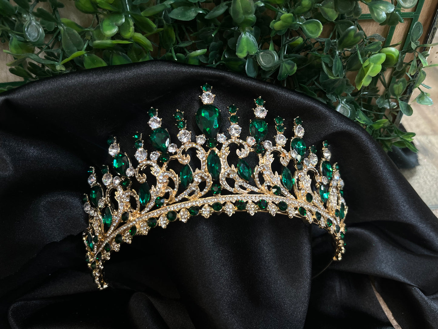 Hunter green crown