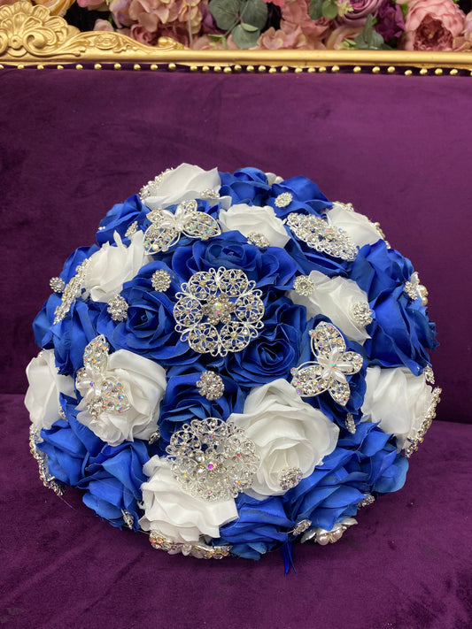 Royal blue and white bouquet 💙