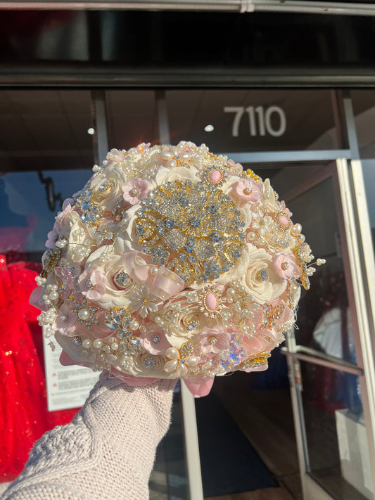 Pink with champagne bouquet 💐