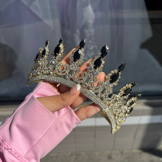 Black and gold medium crown